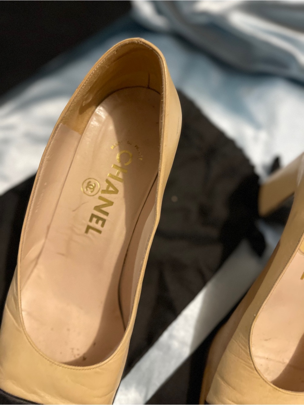 CHANEL Beige Leather Ballet Flats with Black Cap-Toe and CC Logo - Picture 6 of 11